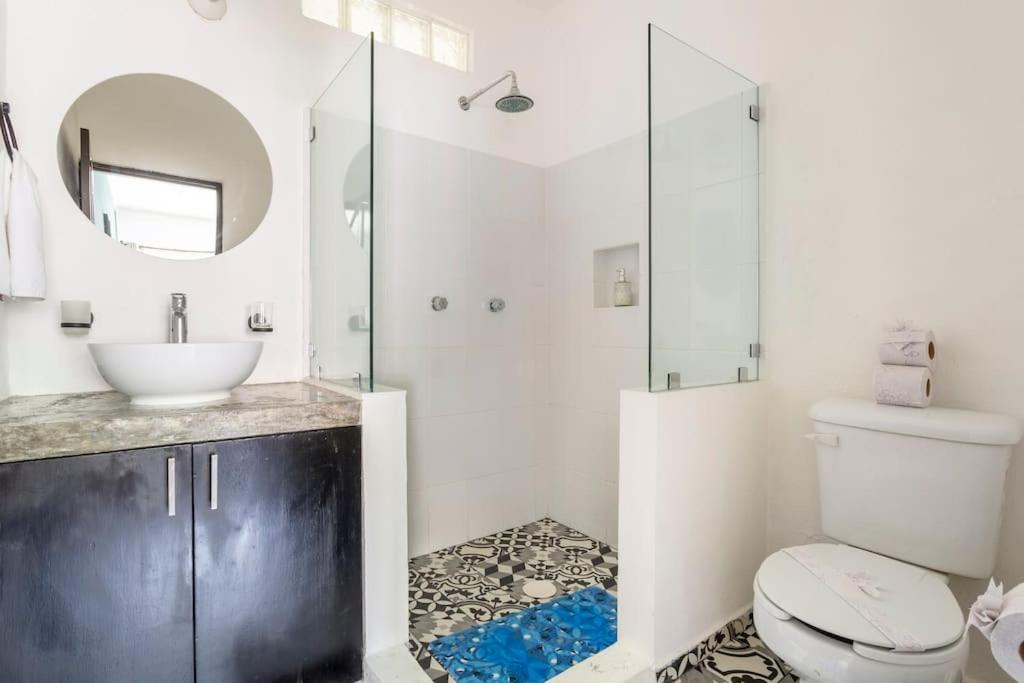Apartamento 3 Bedroom In Quiet Residential Area