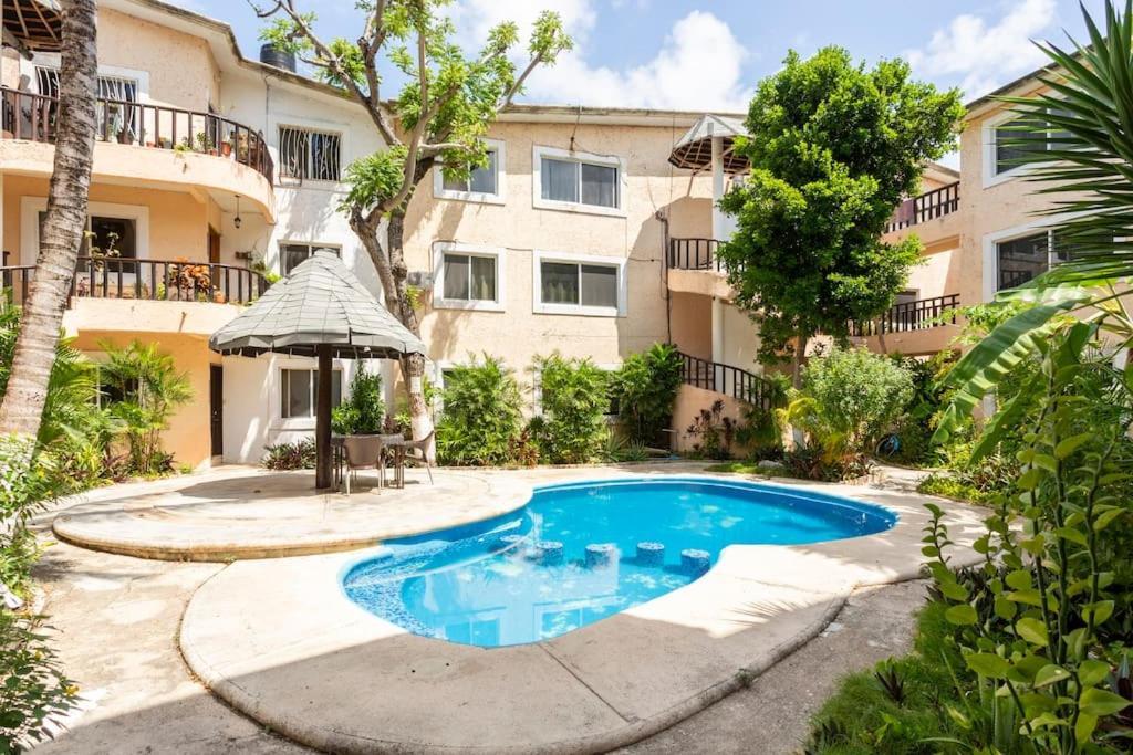 Apartamento 3 Bedroom In Quiet Residential Area